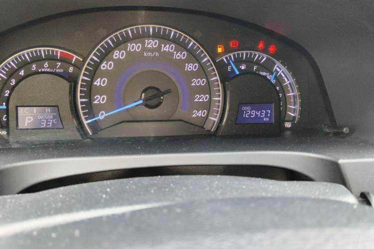 Used Toyota Camry 2016 2.0G 10th Anniversary Leading Edition Odometer Close Up