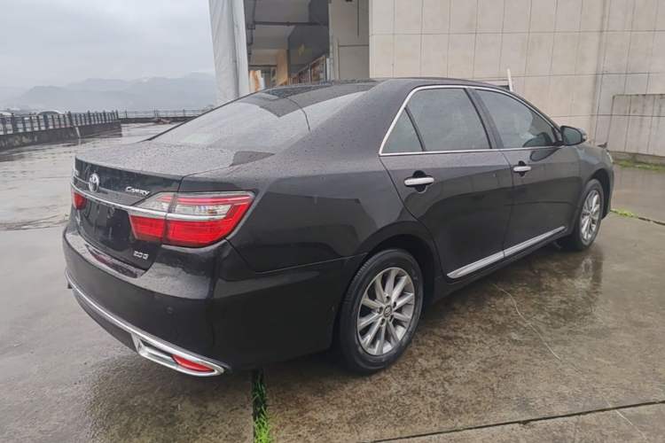 Used Toyota Camry 2016 2.0G 10th Anniversary Luxury Edition Rear Right 45 Deg