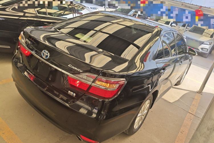 Used Toyota Camry 2016 Dual-Engine 2.5 HG 10th Anniversary Deluxe Navigation Edition Rear Right 45 Deg