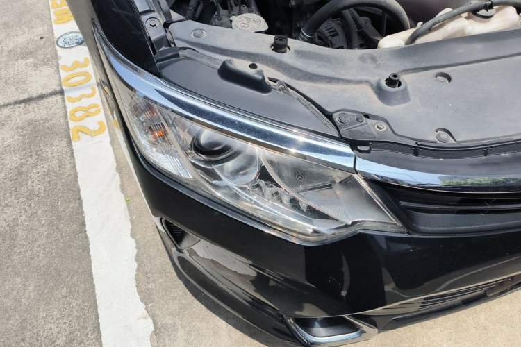 Used Toyota Camry 2016 2.0G 10th Anniversary Leading Edition Right Front Headlight