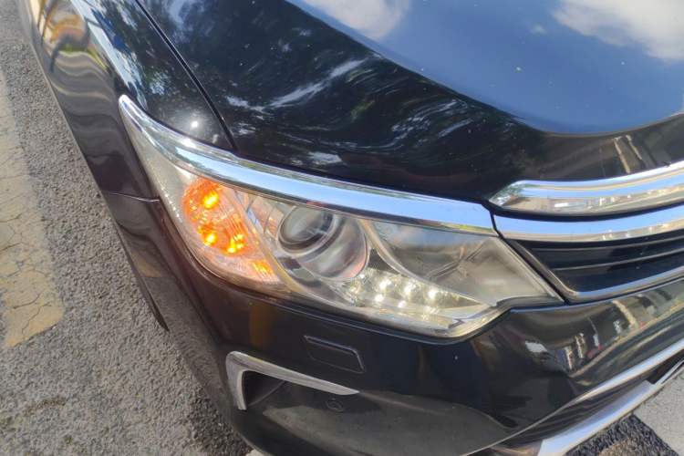 Used Toyota Camry 2016 2.5G 10th Anniversary Deluxe Navigation Edition Right Front Headlight