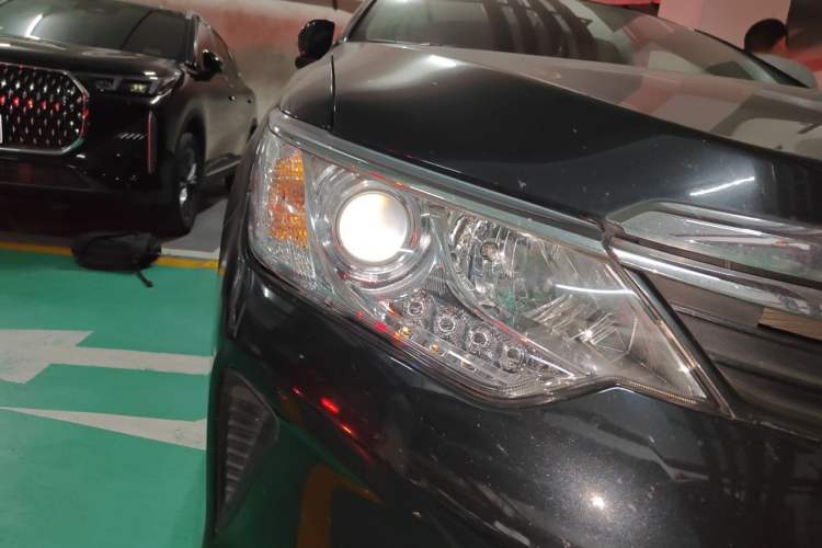 Used Toyota Camry 2016 2.0G 10th Anniversary Leading Edition Right Front Headlight