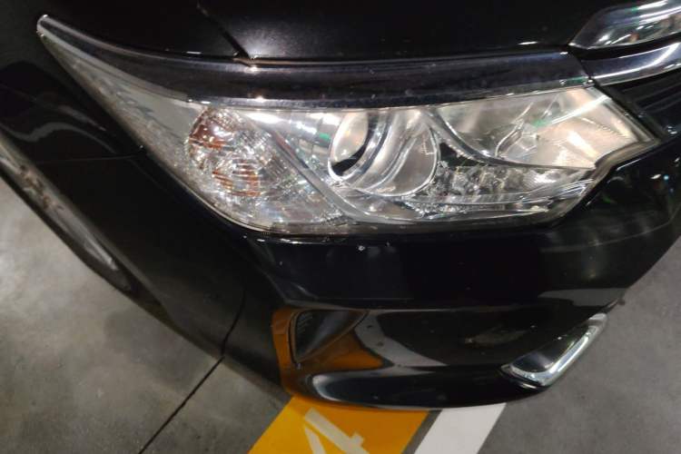 Used Toyota Camry 2016 2.0G 10th Anniversary Leading Edition Right Front Headlight