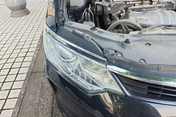 Used Toyota Camry 2016 2.0G 10th Anniversary Leading Edition Right Front Headlight