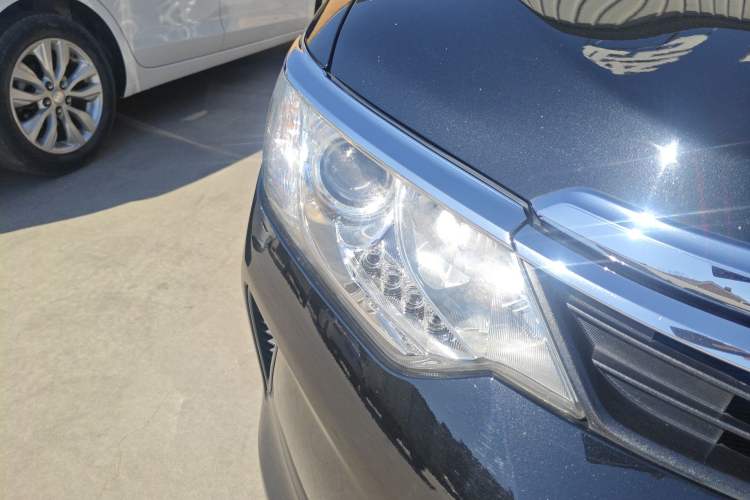 Used Toyota Camry 2016 2.0G 10th Anniversary Leading Edition Right Front Headlight