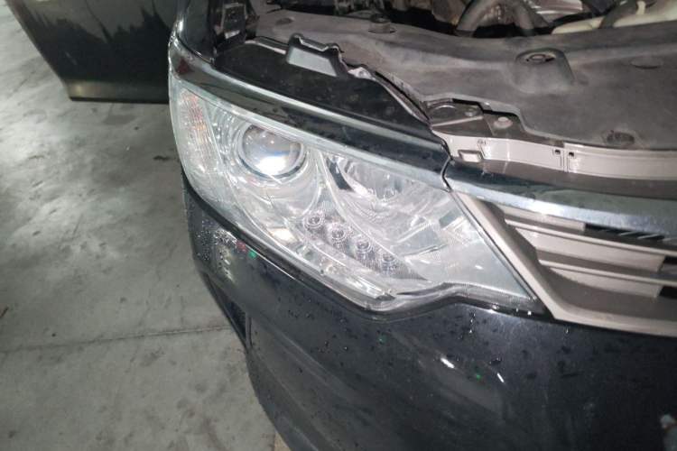 Used Toyota Camry 2016 2.0G 10th Anniversary Leading Edition Right Front Headlight