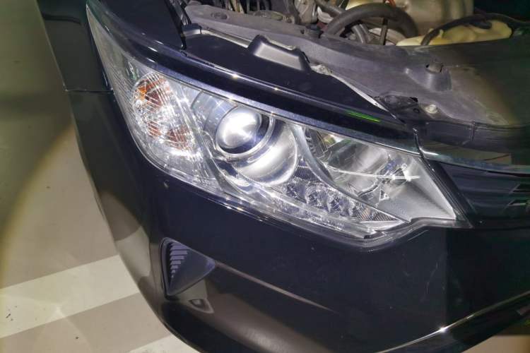 Used Toyota Camry 2016 2.0G 10th Anniversary Leading Edition Right Front Headlight