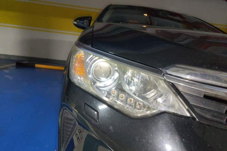 Used Toyota Camry 2016 Dual-Engine 2.5 HG 10th Anniversary Deluxe Navigation Edition Right Front Headlight