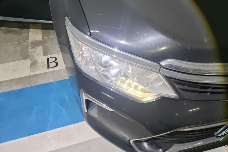 Used Toyota Camry 2016 2.5G 10th Anniversary Deluxe Navigation Edition Right Front Headlight