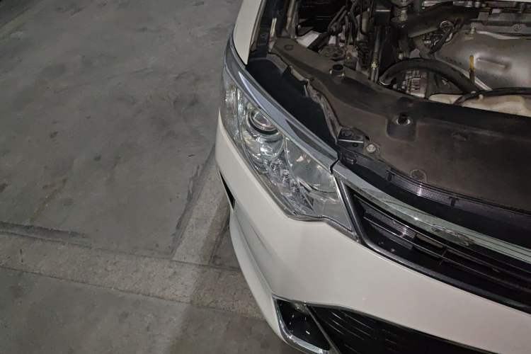 Used Toyota Camry 2016 2.0G 10th Anniversary Leading Edition Right Front Headlight