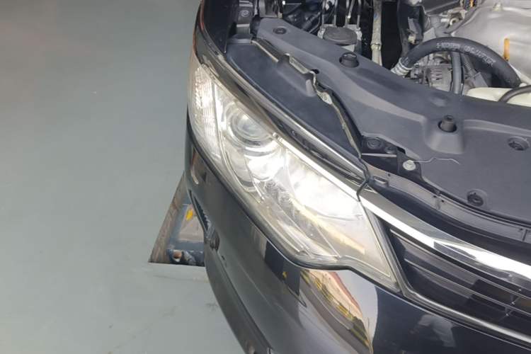 Used Toyota Camry 2016 2.0G 10th Anniversary Leading Edition Right Front Headlight