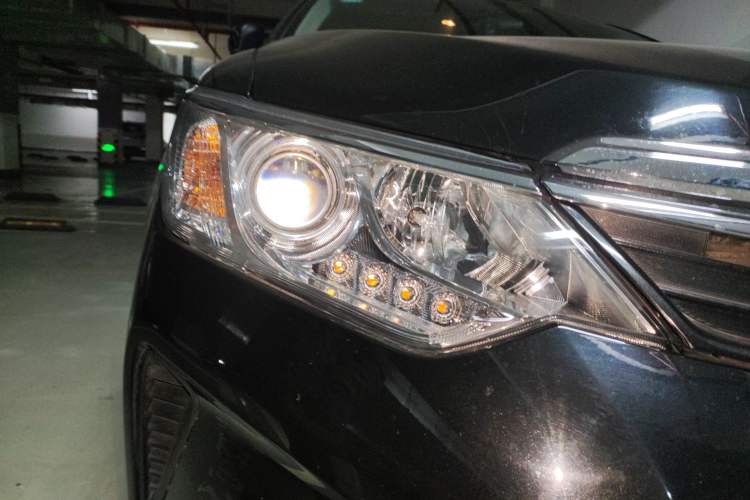 Used Toyota Camry 2016 2.0G 10th Anniversary Leading Edition Right Front Headlight