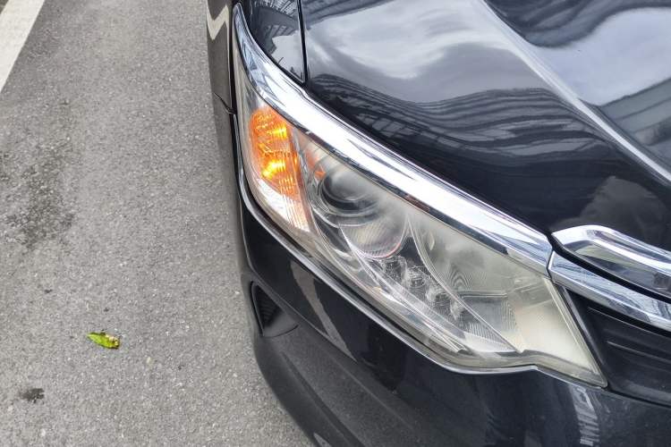 Used Toyota Camry 2016 2.0G 10th Anniversary Leading Edition Right Front Headlight