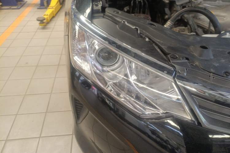 Used Toyota Camry 2016 2.0G 10th Anniversary Leading Edition Right Front Headlight