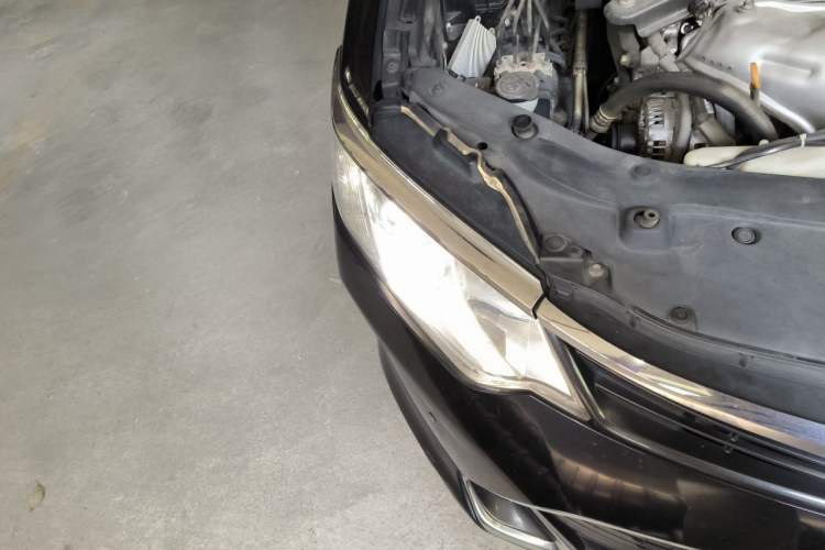 Used Toyota Camry 2016 2.0G 10th Anniversary Leading Edition Right Front Headlight