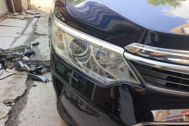 Used Toyota Camry 2016 Dual-Engine 2.5 HG 10th Anniversary Deluxe Navigation Edition Right Front Headlight