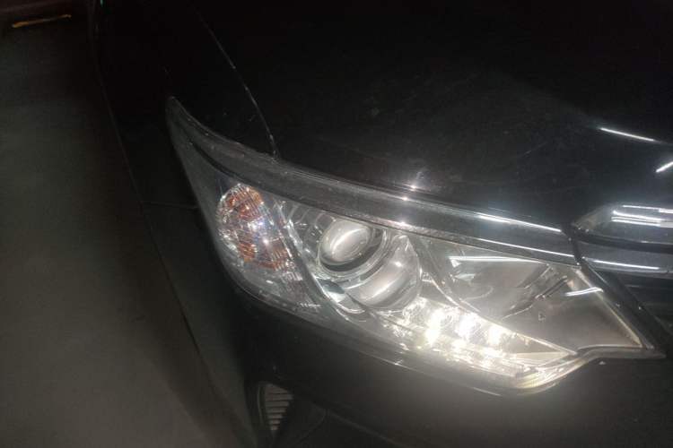 Used Toyota Camry 2016 2.0G 10th Anniversary Leading Edition Right Front Headlight