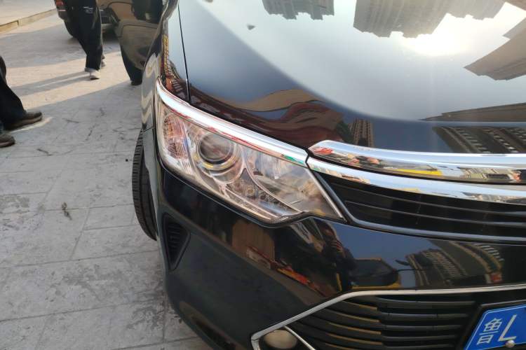 Used Toyota Camry 2016 2.0G 10th Anniversary Leading Edition Right Front Headlight