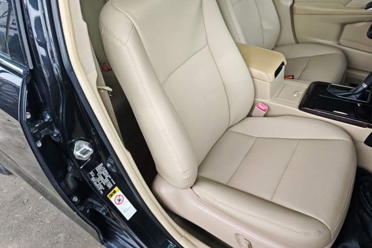 Used Toyota Camry 2016 2.0E 10th Anniversary Elite Edition Right Front Seat