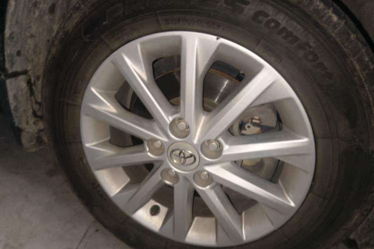 Used Toyota Camry 2016 2.0G 10th Anniversary Leading Edition Right Front Wheel Hub