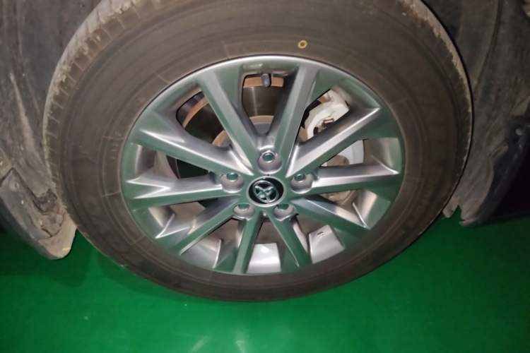 Used Toyota Camry 2016 2.0G 10th Anniversary Luxury Edition Right Front Wheel Hub