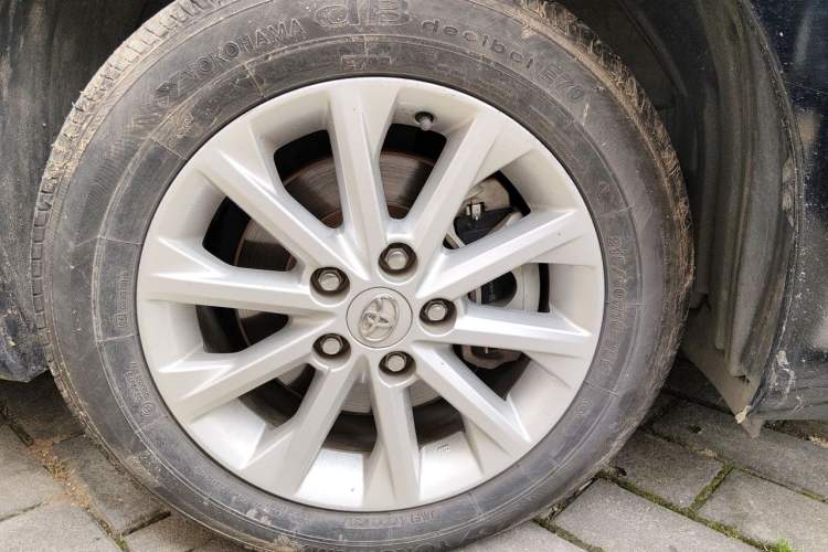 Used Toyota Camry 2016 2.0G 10th Anniversary Leading Edition Right Front Wheel Hub