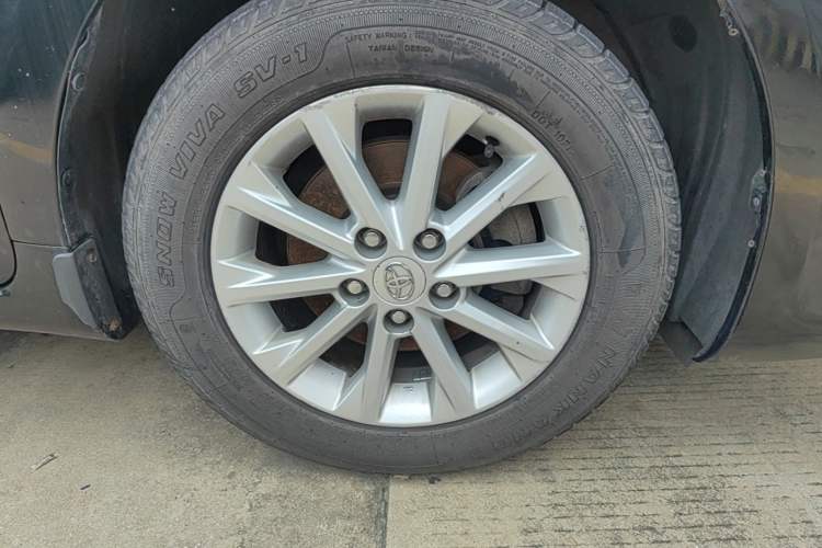 Used Toyota Camry 2016 2.0E 10th Anniversary Elite Edition Right Front Wheel Hub