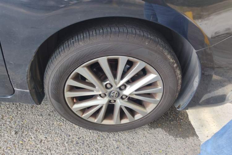 Used Toyota Camry 2016 2.5G 10th Anniversary Deluxe Navigation Edition Right Front Wheel Hub