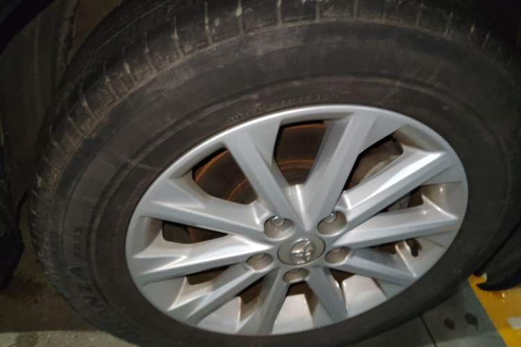 Used Toyota Camry 2016 2.0G 10th Anniversary Leading Edition Right Front Wheel Hub