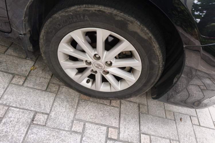 Used Toyota Camry 2016 2.0G 10th Anniversary Leading Edition Right Front Wheel Hub