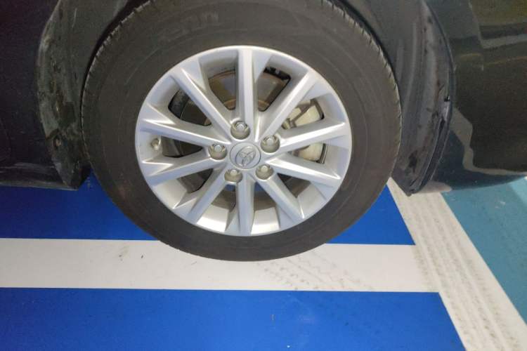 Used Toyota Camry 2016 Dual-Engine 2.5 HG 10th Anniversary Deluxe Navigation Edition Right Front Wheel Hub
