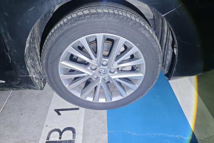 Used Toyota Camry 2016 2.5G 10th Anniversary Deluxe Navigation Edition Right Front Wheel Hub