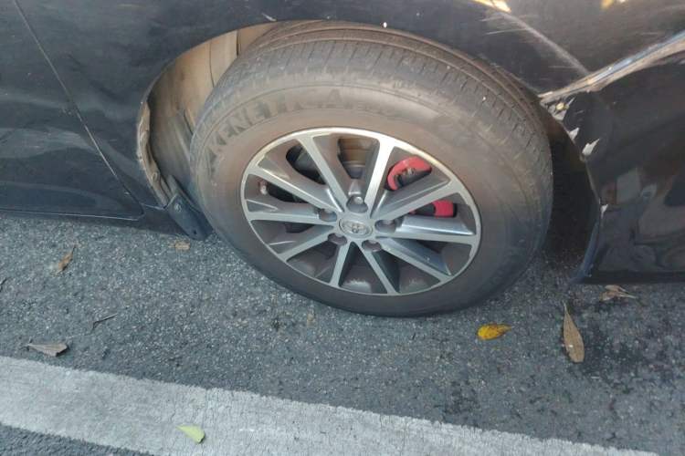 Used Toyota Camry 2016 2.0E 10th Anniversary Elite Edition Right Front Wheel Hub