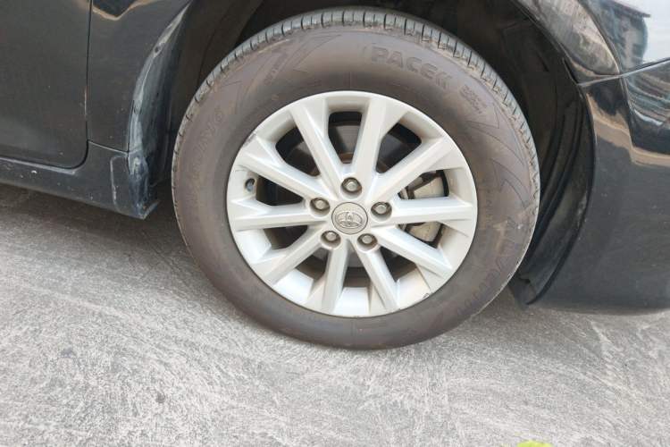 Used Toyota Camry 2016 Dual-Engine 2.5 HG 10th Anniversary Deluxe Navigation Edition Right Front Wheel Hub