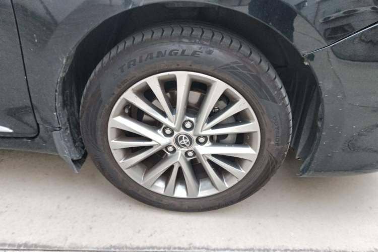 Used Toyota Camry 2016 2.5G 10th Anniversary Deluxe Navigation Edition Right Front Wheel Hub