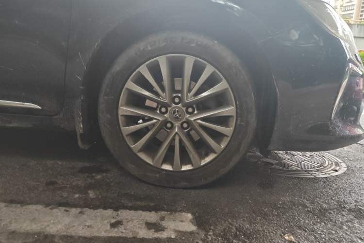 Used Toyota Camry 2016 2.5G 10th Anniversary Deluxe Navigation Edition Right Front Wheel Hub