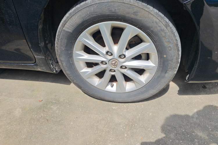 Used Toyota Camry 2016 2.0E 10th Anniversary Elite Edition Right Front Wheel Hub