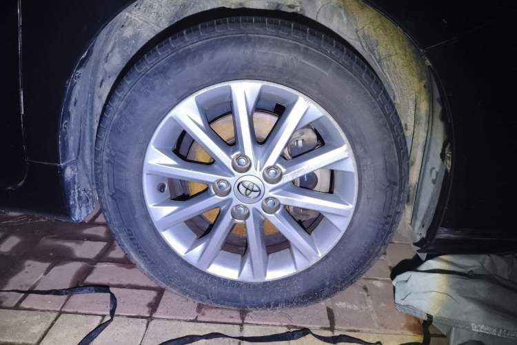 Used Toyota Camry 2016 2.0G 10th Anniversary Leading Edition Right Front Wheel Hub