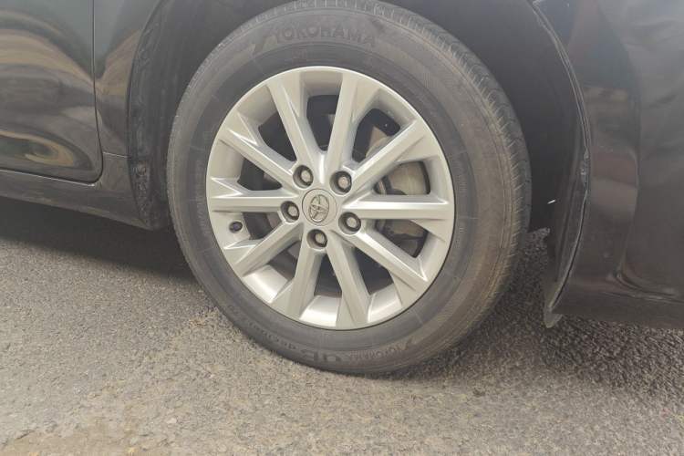 Used Toyota Camry 2016 Dual-Engine 2.5 HG 10th Anniversary Deluxe Navigation Edition Right Front Wheel Hub