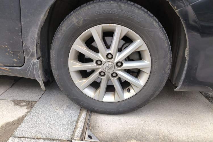 Used Toyota Camry 2016 2.0E 10th Anniversary Elite Edition Right Front Wheel Hub