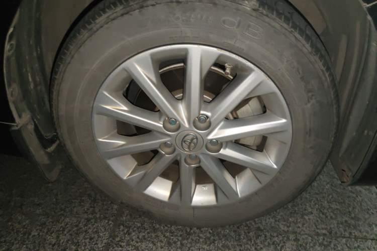 Used Toyota Camry 2016 2.0G 10th Anniversary Leading Edition Right Front Wheel Hub
