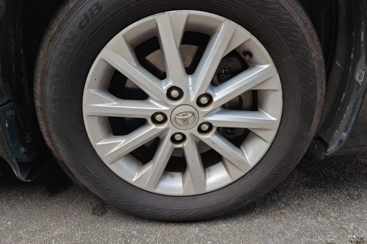Used Toyota Camry 2016 2.0G 10th Anniversary Luxury Edition Right Front Wheel Hub