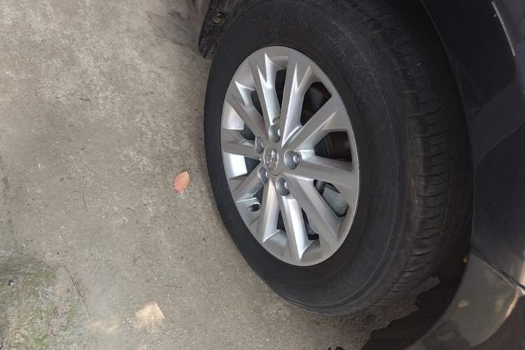 Used Toyota Camry 2016 2.0E 10th Anniversary Elite Edition Right Front Wheel Hub