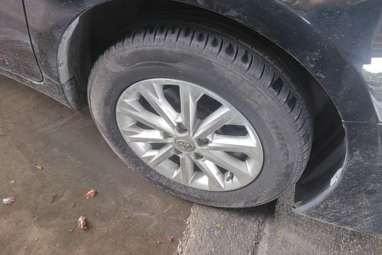 Used Toyota Camry 2016 Dual-Engine 2.5 HG 10th Anniversary Deluxe Navigation Edition Right Front Wheel Hub