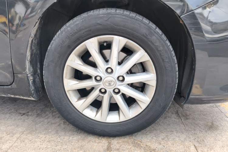 Used Toyota Camry 2016 2.0E 10th Anniversary Elite Edition Right Front Wheel Hub