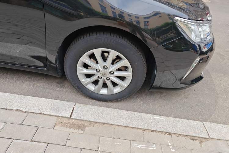 Used Toyota Camry 2016 2.0E 10th Anniversary Elite Edition Right Front Wheel Hub