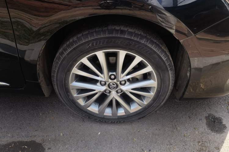 Used Toyota Camry 2016 2.5G 10th Anniversary Deluxe Navigation Edition Right Front Wheel Hub