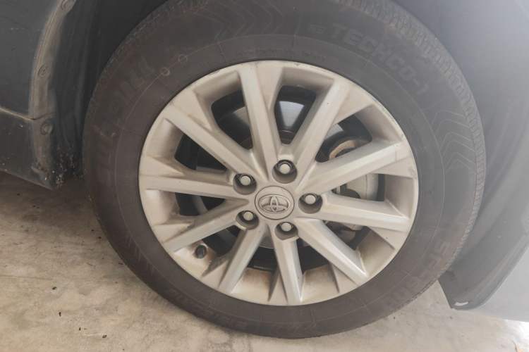 Used Toyota Camry 2016 2.0E 10th Anniversary Elite Edition Right Front Wheel Hub