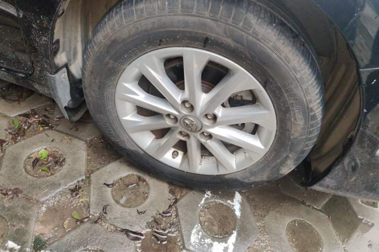 Used Toyota Camry 2016 2.0E 10th Anniversary Elite Edition Right Front Wheel Hub