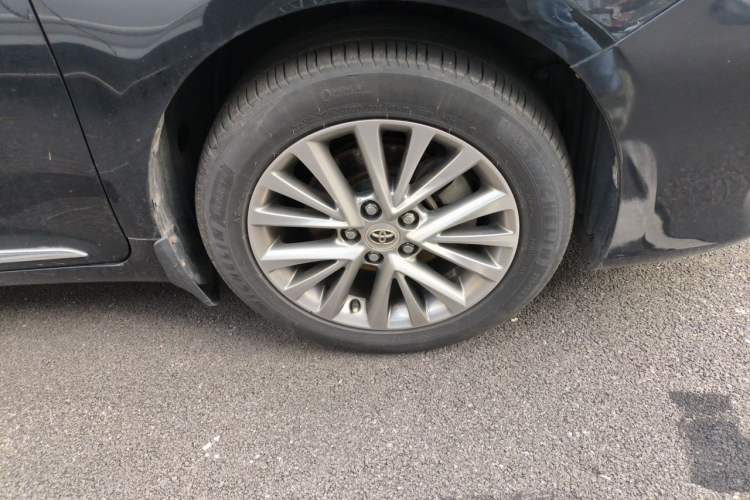 Used Toyota Camry 2016 2.5G 10th Anniversary Deluxe Navigation Edition Right Front Wheel Hub